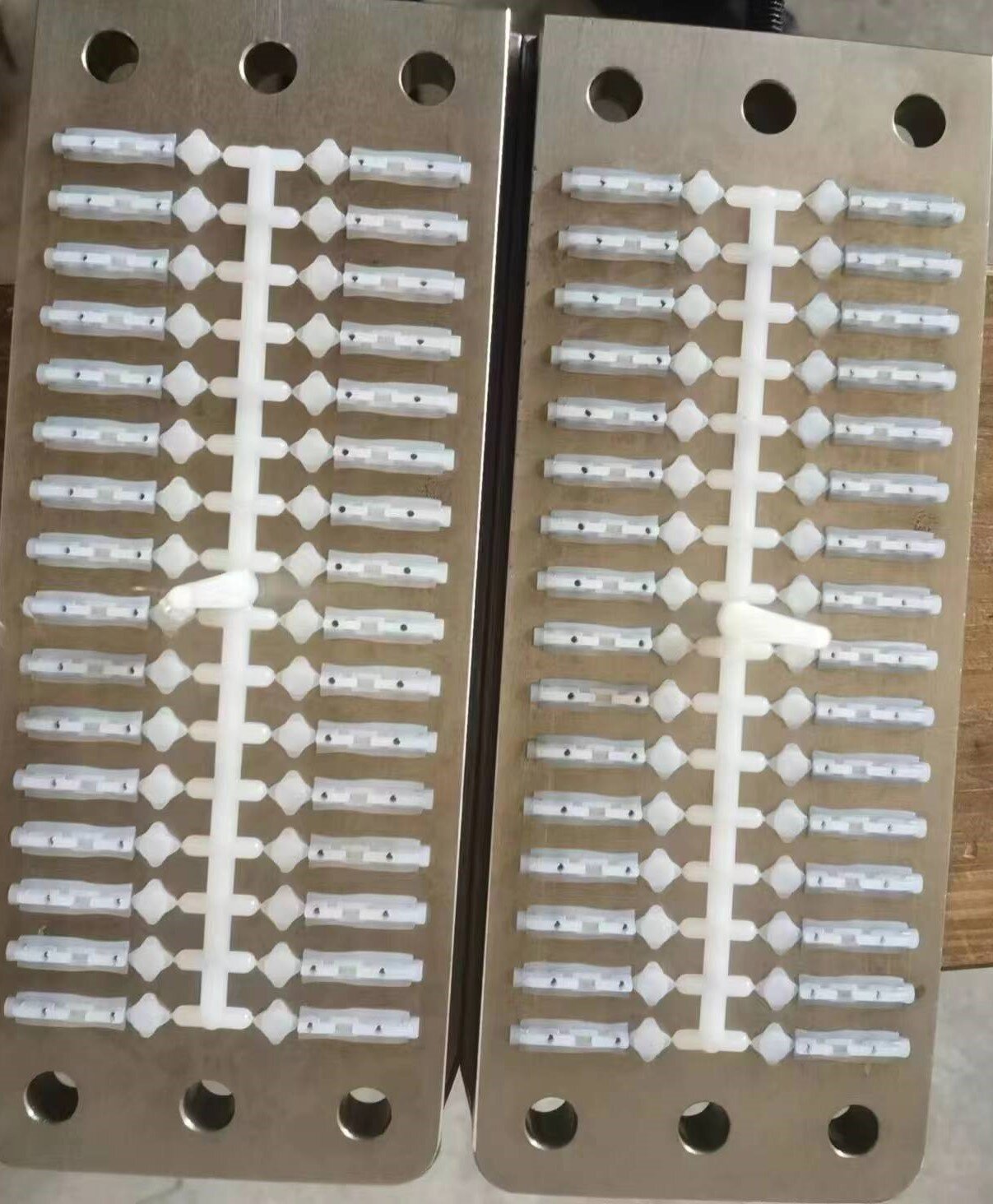 32-Cavity Lancet Mould