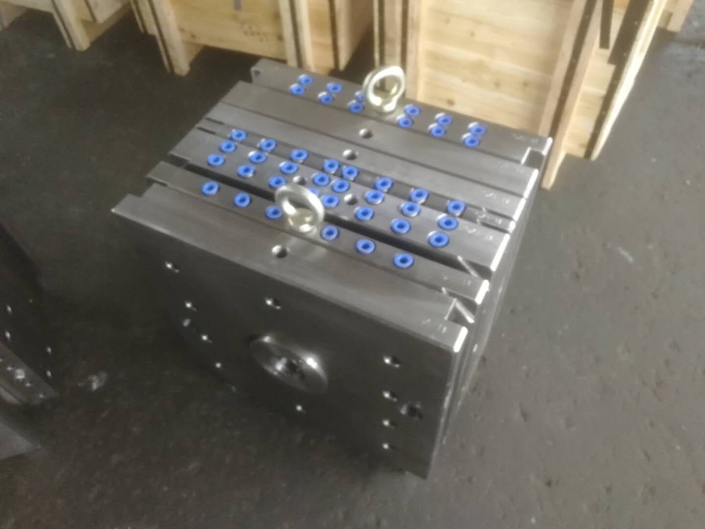 Syringe barrel mould (slip)