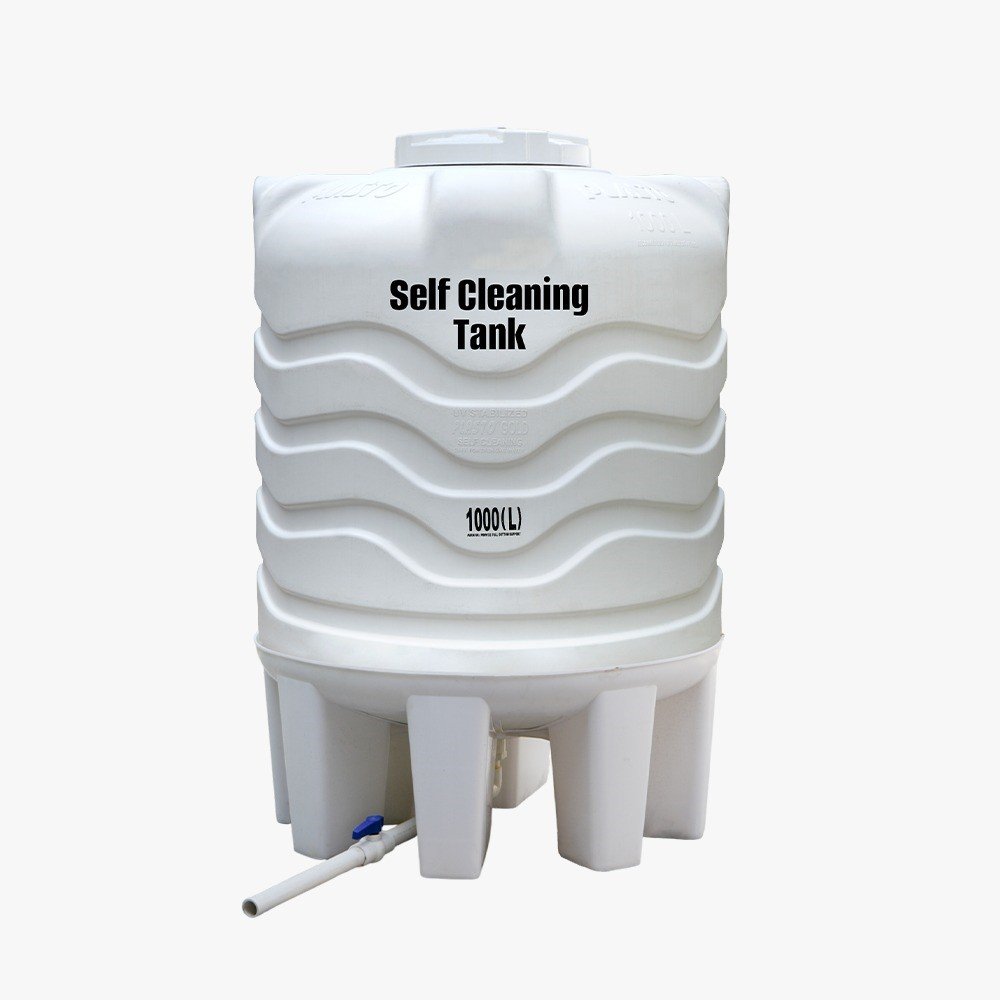 Self-cleaning tank